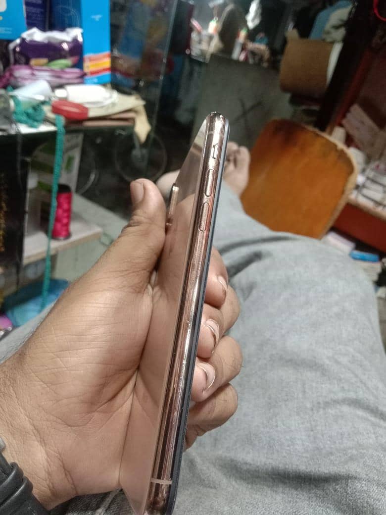 Apple iPhone XS 1