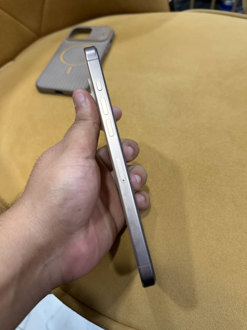 Apple iPhone 16 Pro Max 2