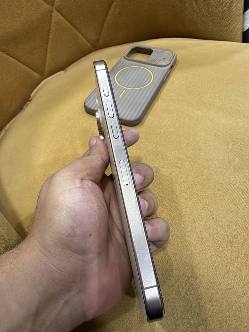 Apple iPhone 16 Pro Max 3