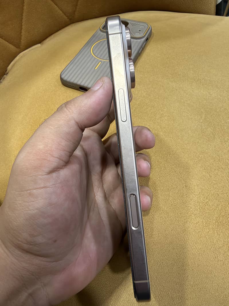 Apple iPhone 16 Pro Max 5