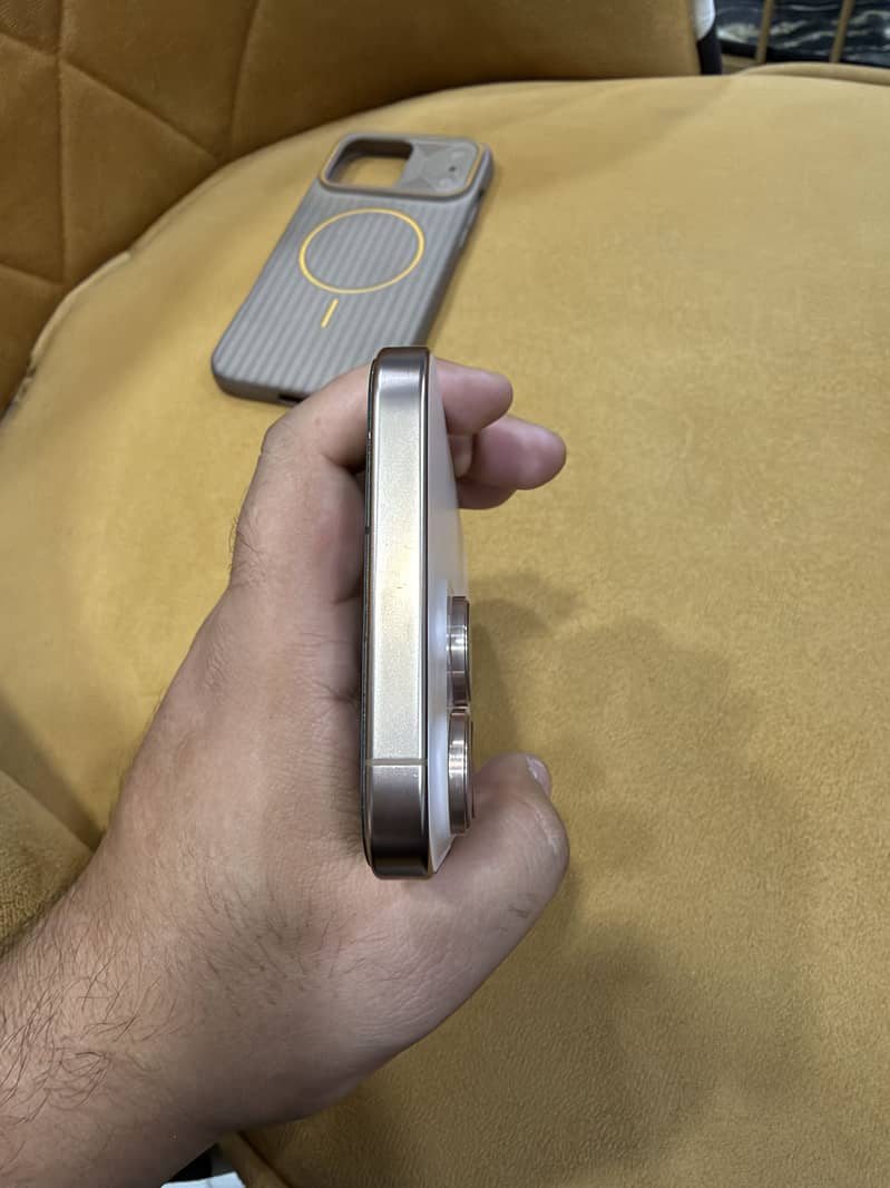 Apple iPhone 16 Pro Max 6