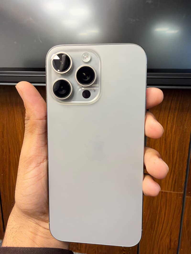 Apple iPhone 15 Pro Max 0