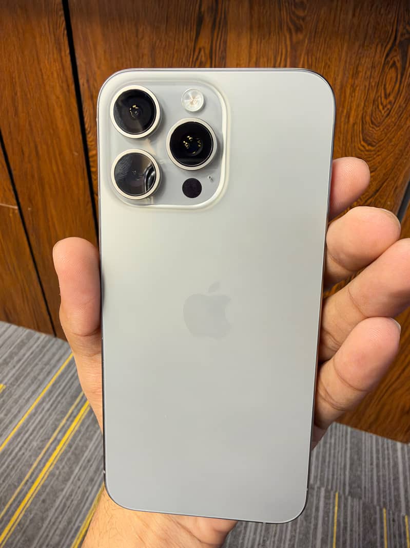 Apple iPhone 15 Pro Max 2