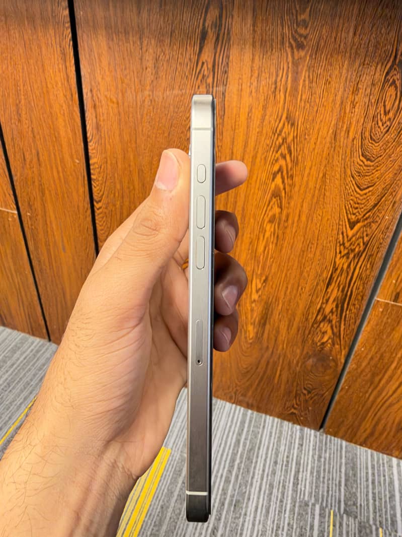 Apple iPhone 15 Pro Max 4