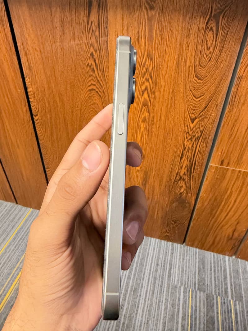 Apple iPhone 15 Pro Max 5