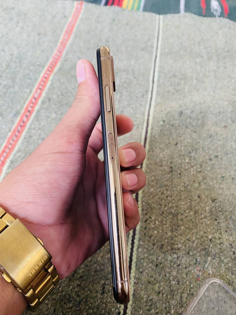 Apple iPhone XS Max 1