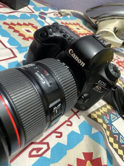 Canon 6D mark ii with IS 2 lens urgent sale 10 by 10 condition
