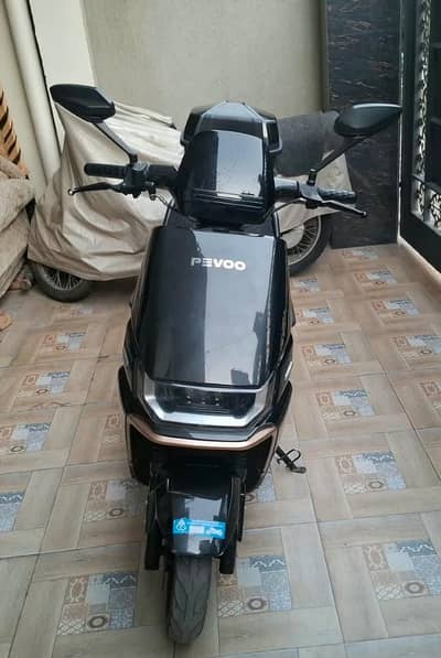 Revoo A12 EV Scooter – Smooth Ride, Great Battery Range