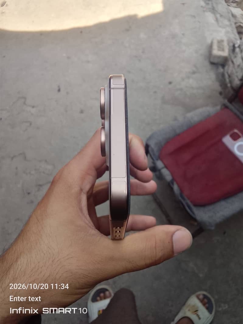 Apple iPhone 16 Pro Max 4
