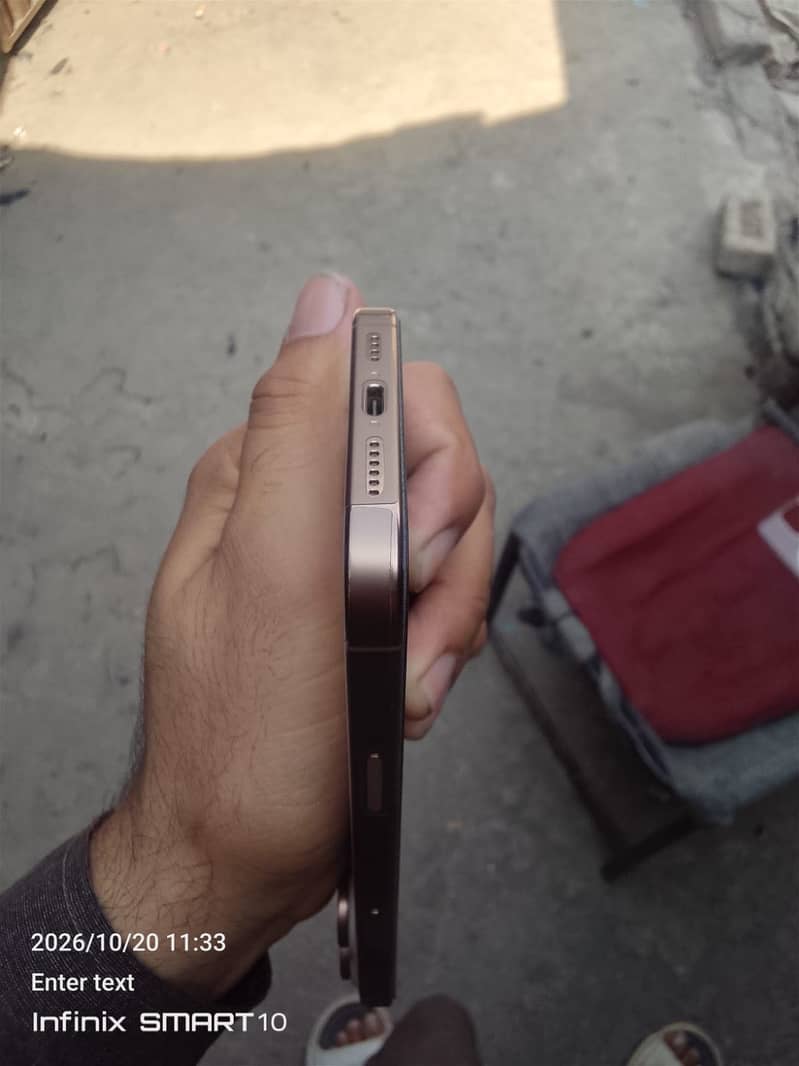 Apple iPhone 16 Pro Max 7