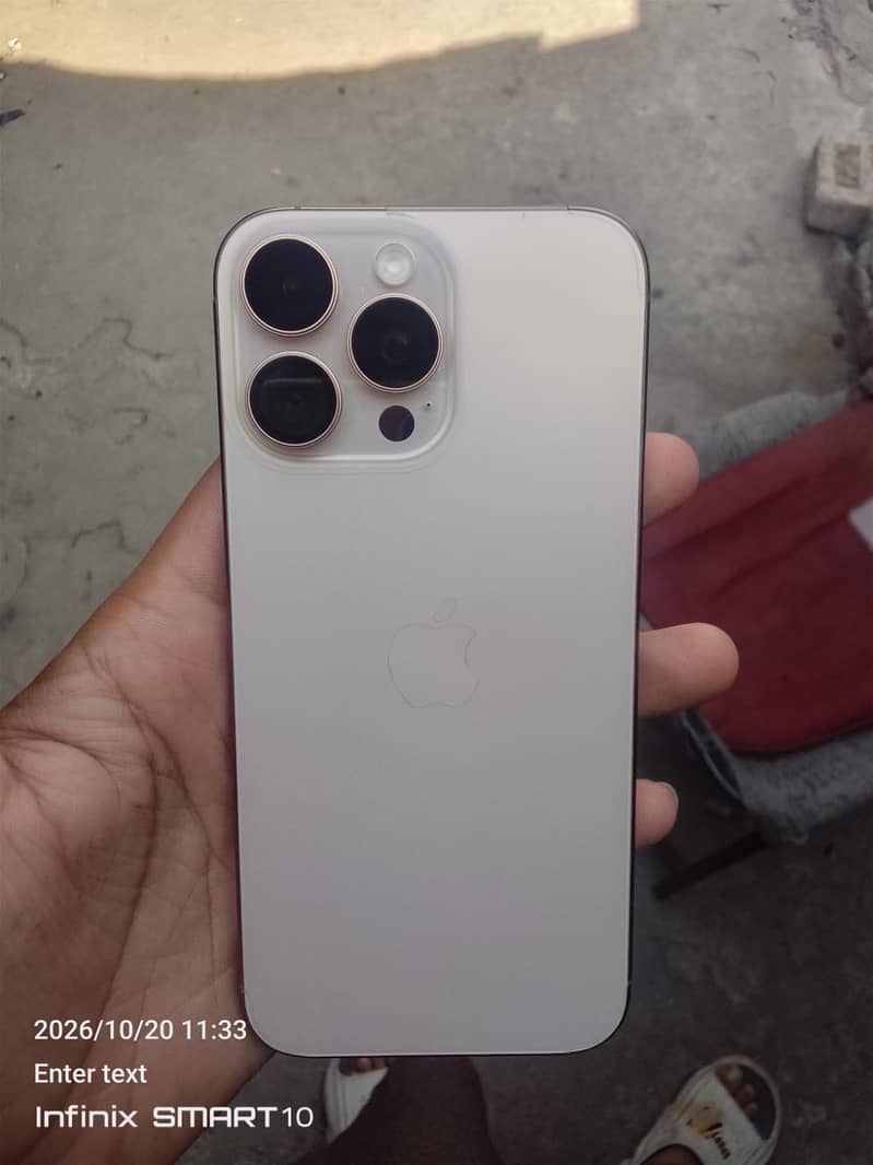 Apple iPhone 16 Pro Max 9