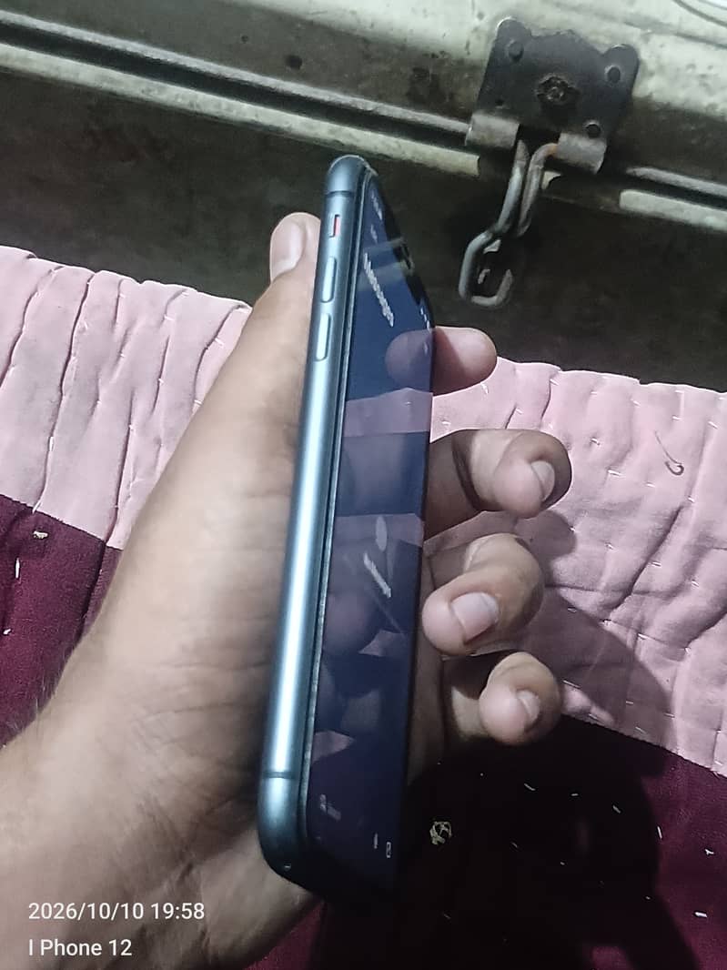 Apple iPhone 11 5