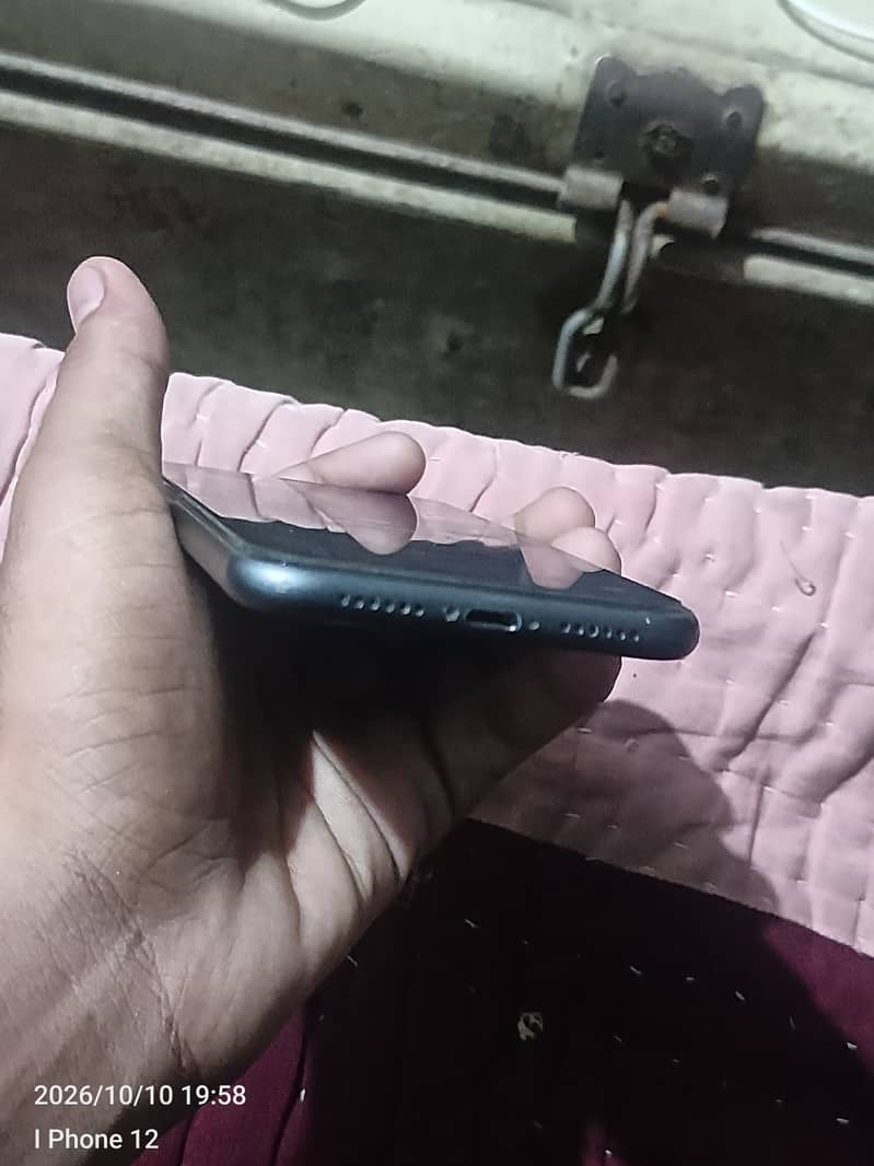 Apple iPhone 11 7