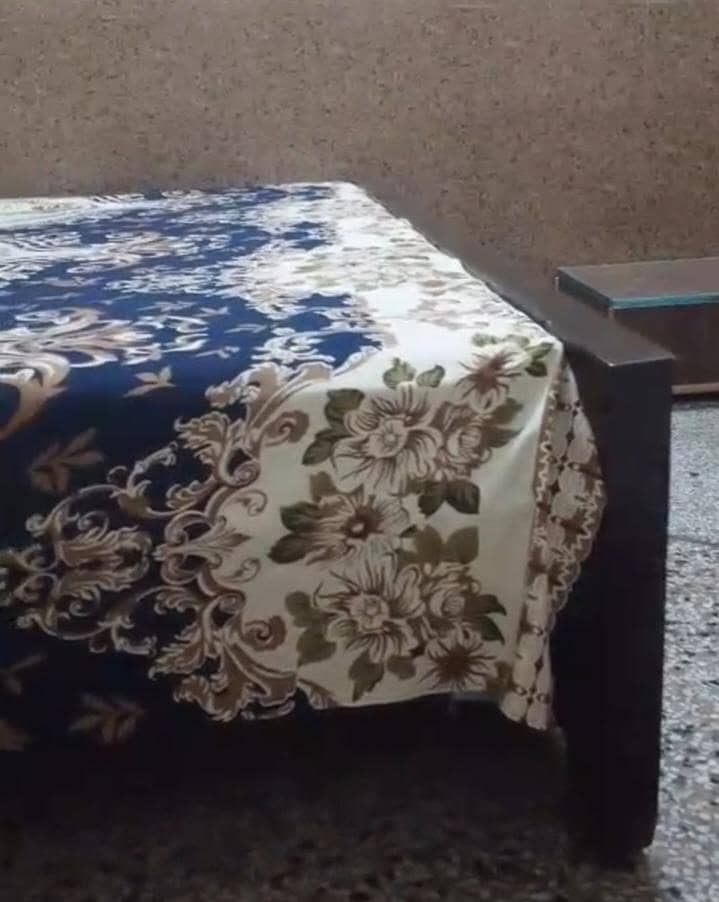 1 bed, 2 side table,1 dressing table, 1 mattle 3