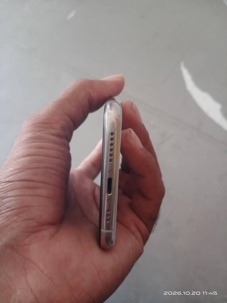 Apple iPhone XS 3