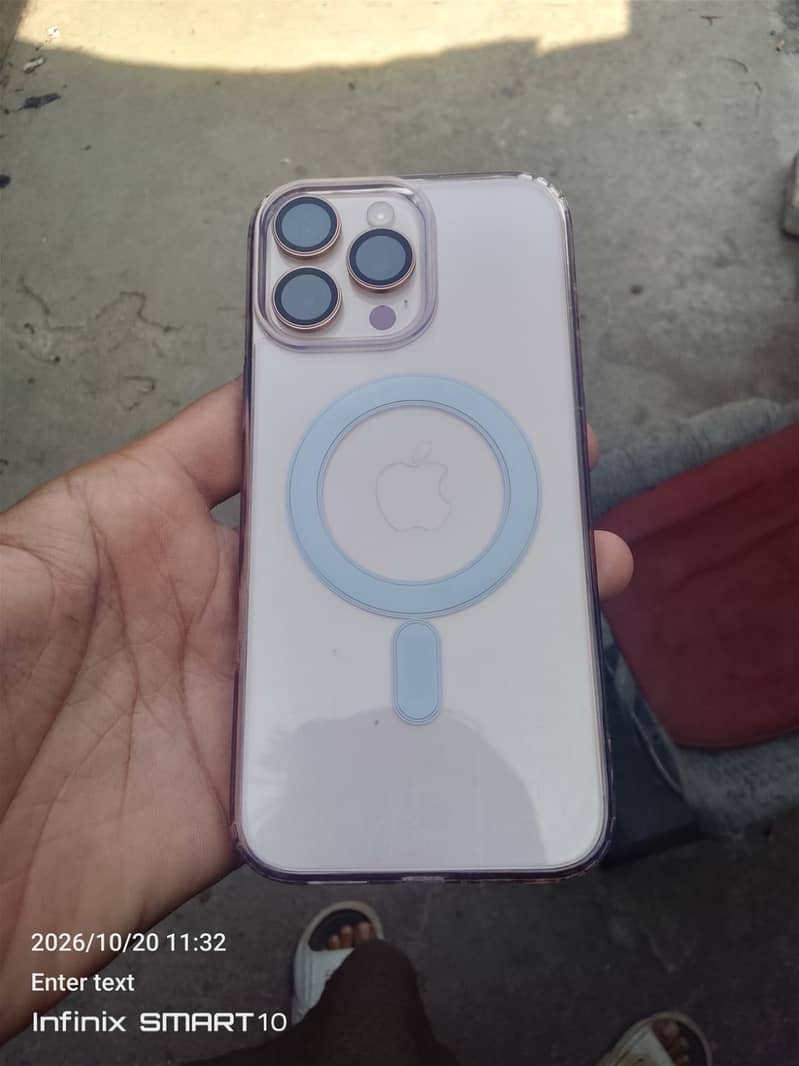 Apple iPhone 16 Pro Max 13
