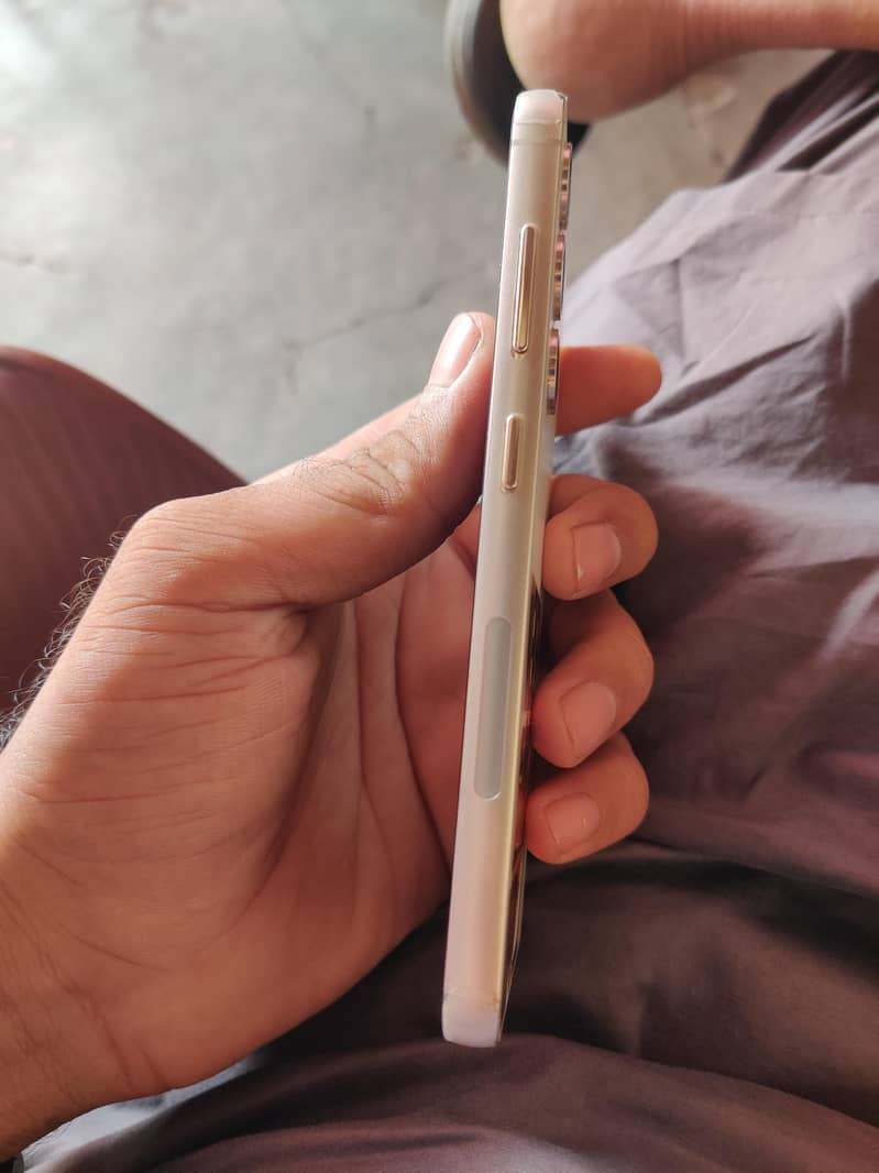 Samsung Mobile S23 2