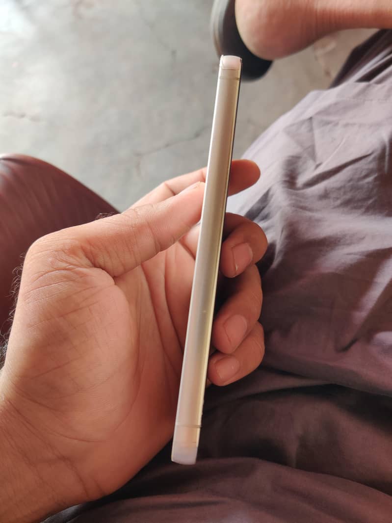 Samsung Mobile S23 3