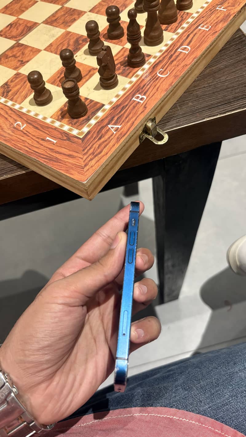 Apple iPhone 12 mini 4