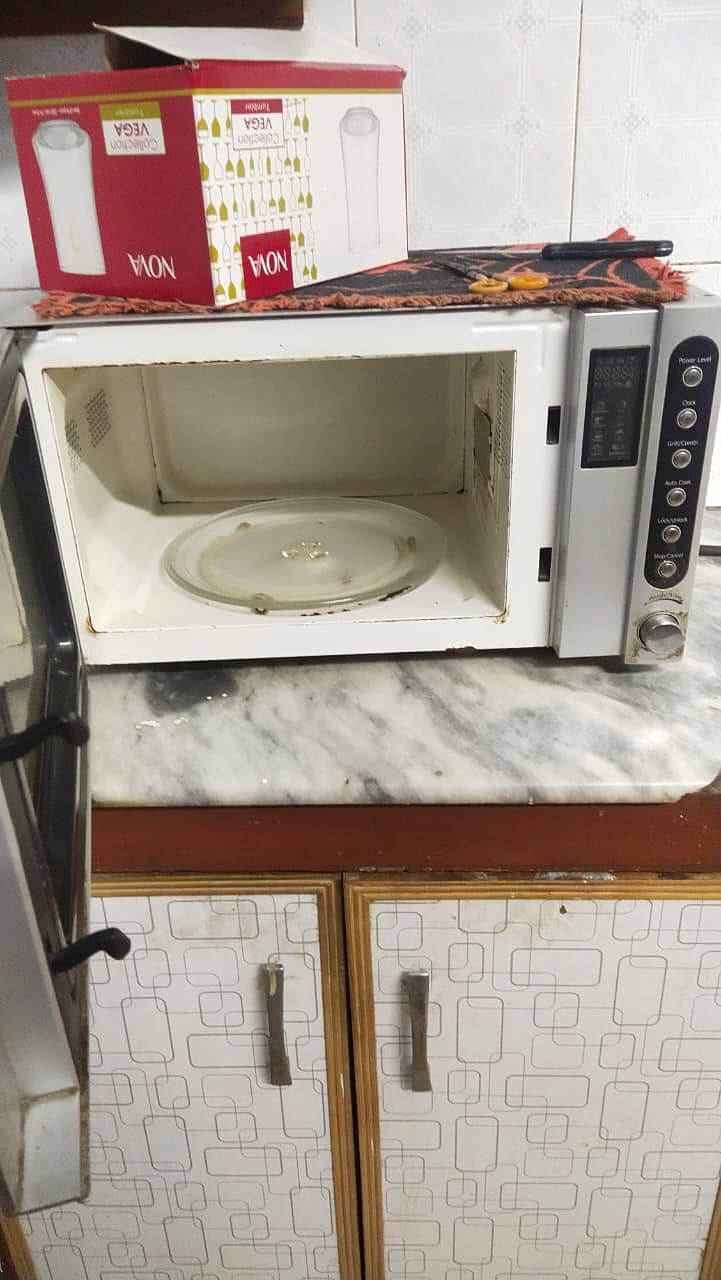 microwave oven 0