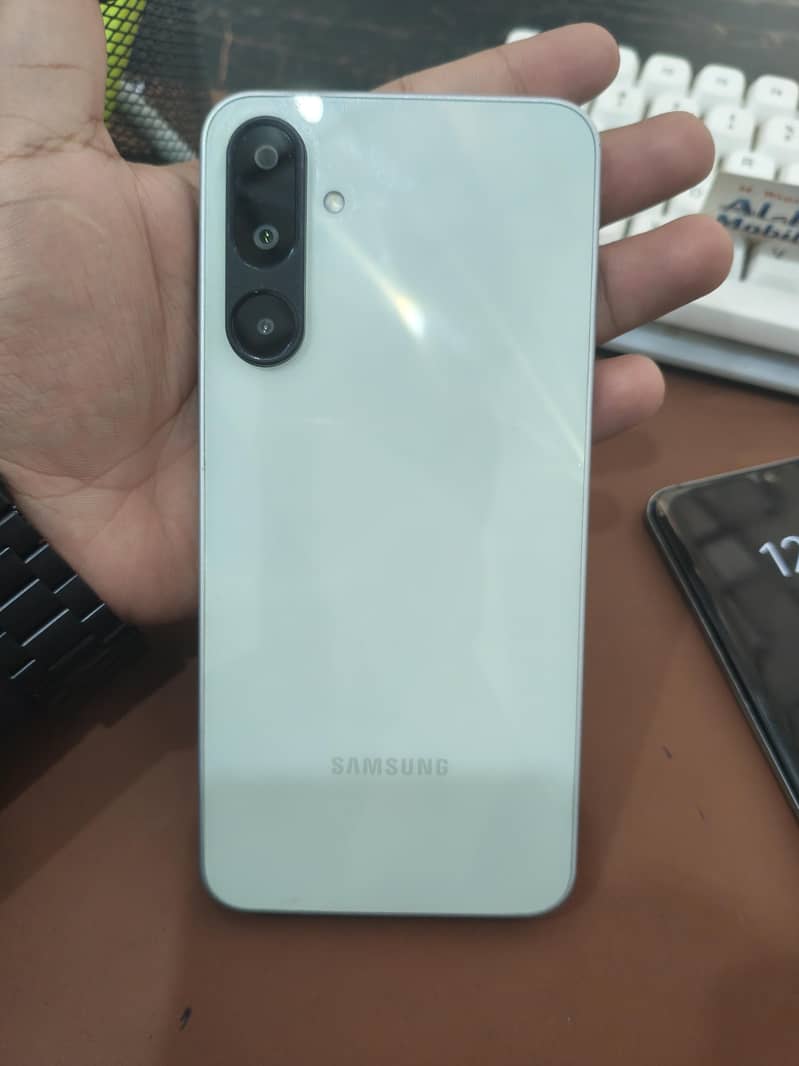 Samsung Mobile M16 1