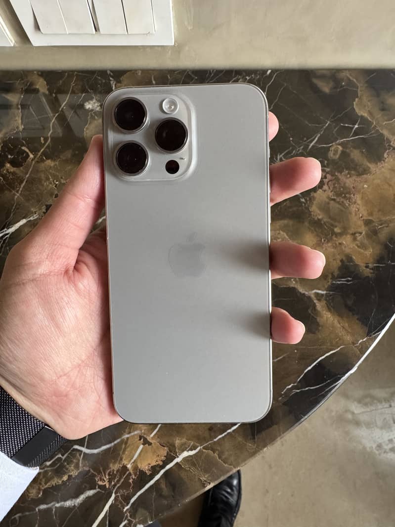 Apple iPhone 15 Pro Max 2
