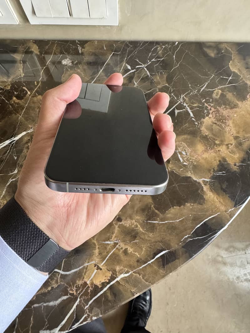Apple iPhone 15 Pro Max 4