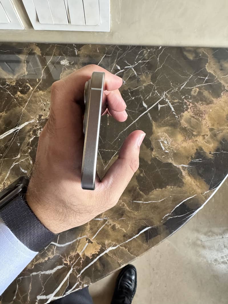 Apple iPhone 15 Pro Max 5