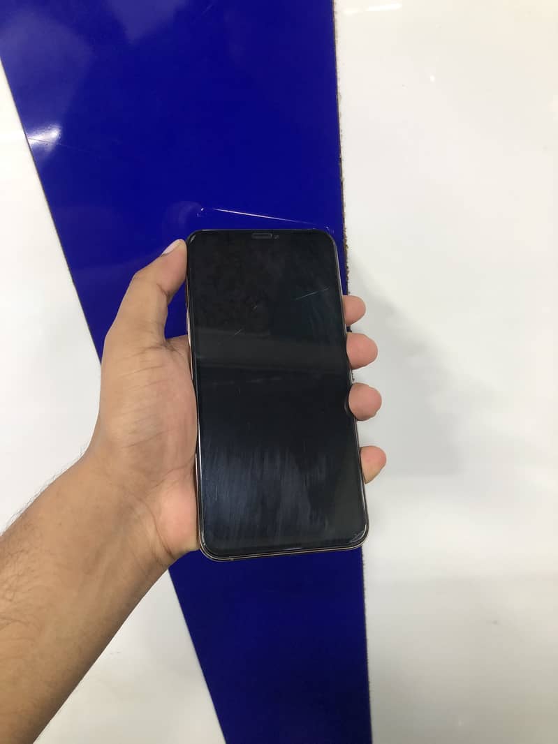 Apple iPhone XS Max 1