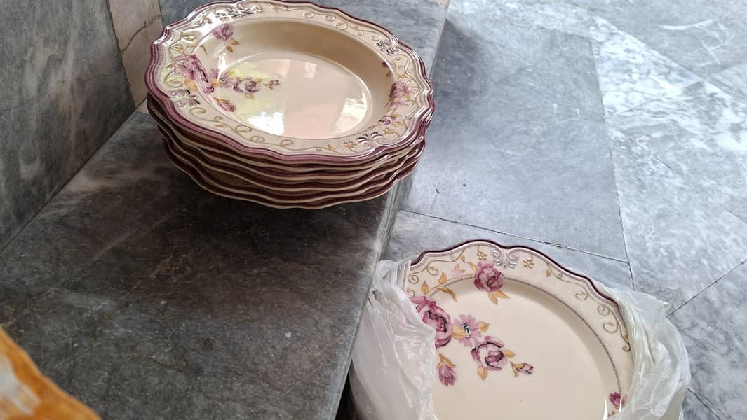 plates 4