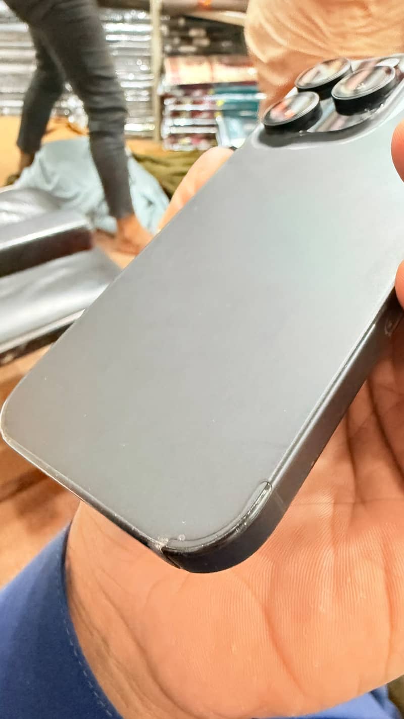 Apple iPhone 16 Pro 1
