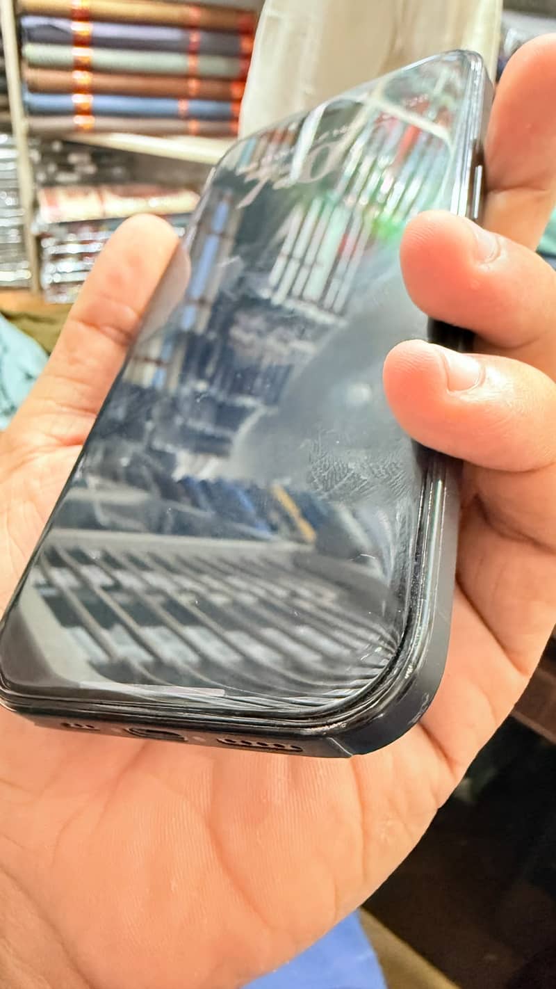 Apple iPhone 16 Pro 7
