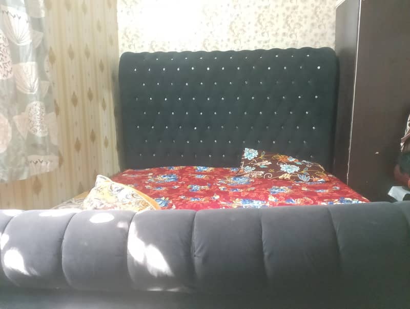 king size bed 0
