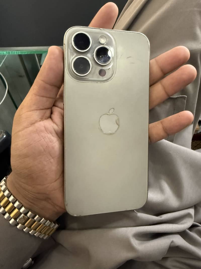 Apple iPhone 15 Pro Max 1