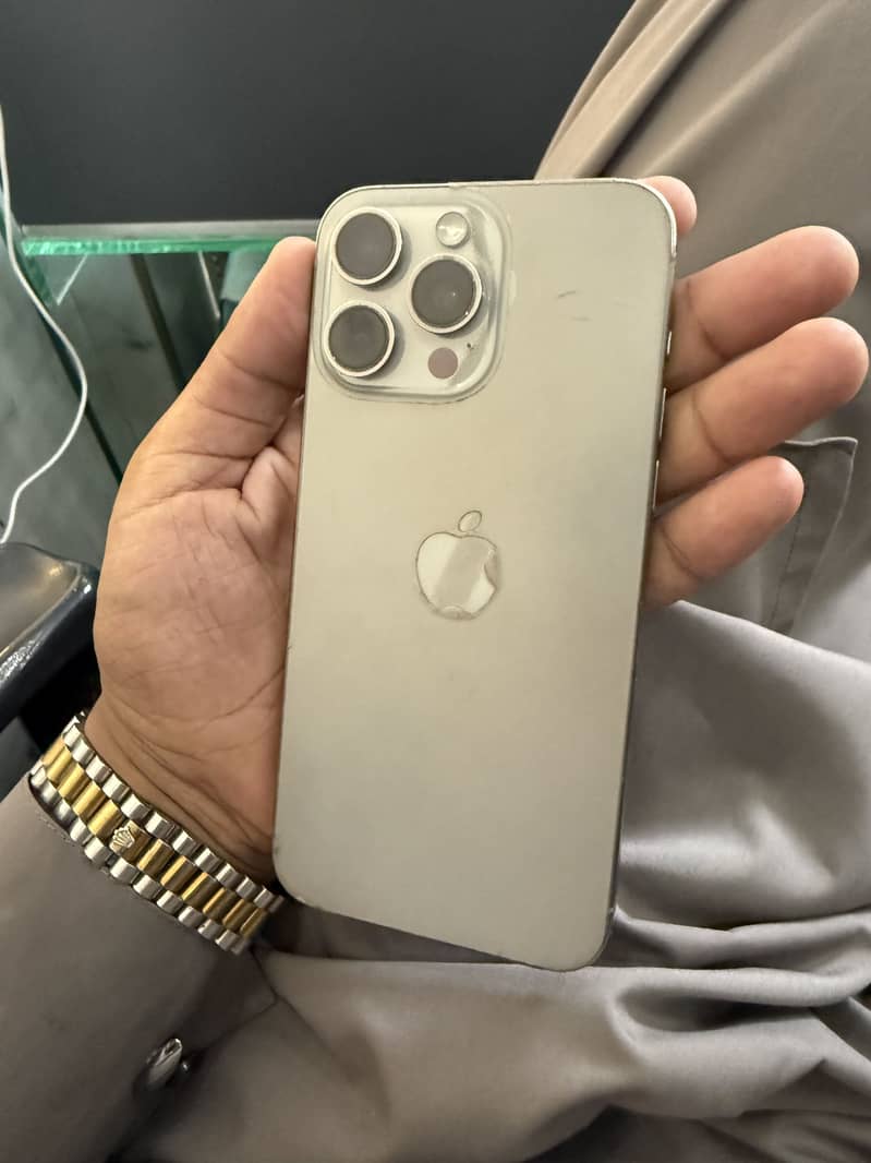 Apple iPhone 15 Pro Max 2