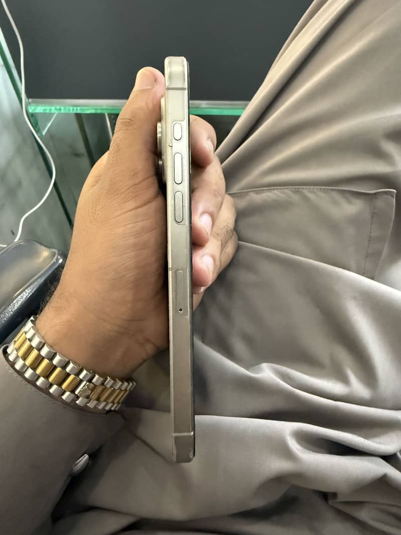 Apple iPhone 15 Pro Max 3