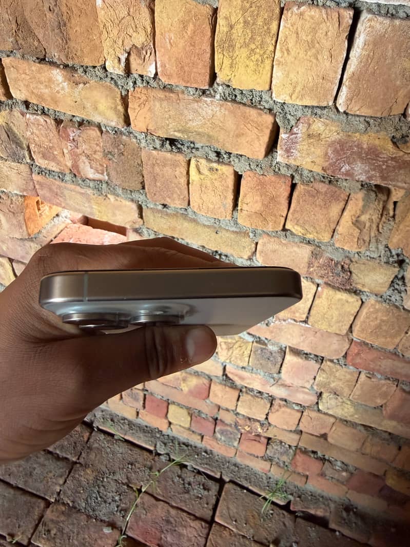 Apple iPhone 15 Pro Max 2