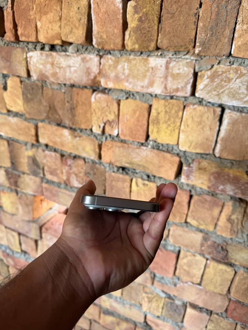 Apple iPhone 15 Pro Max 4