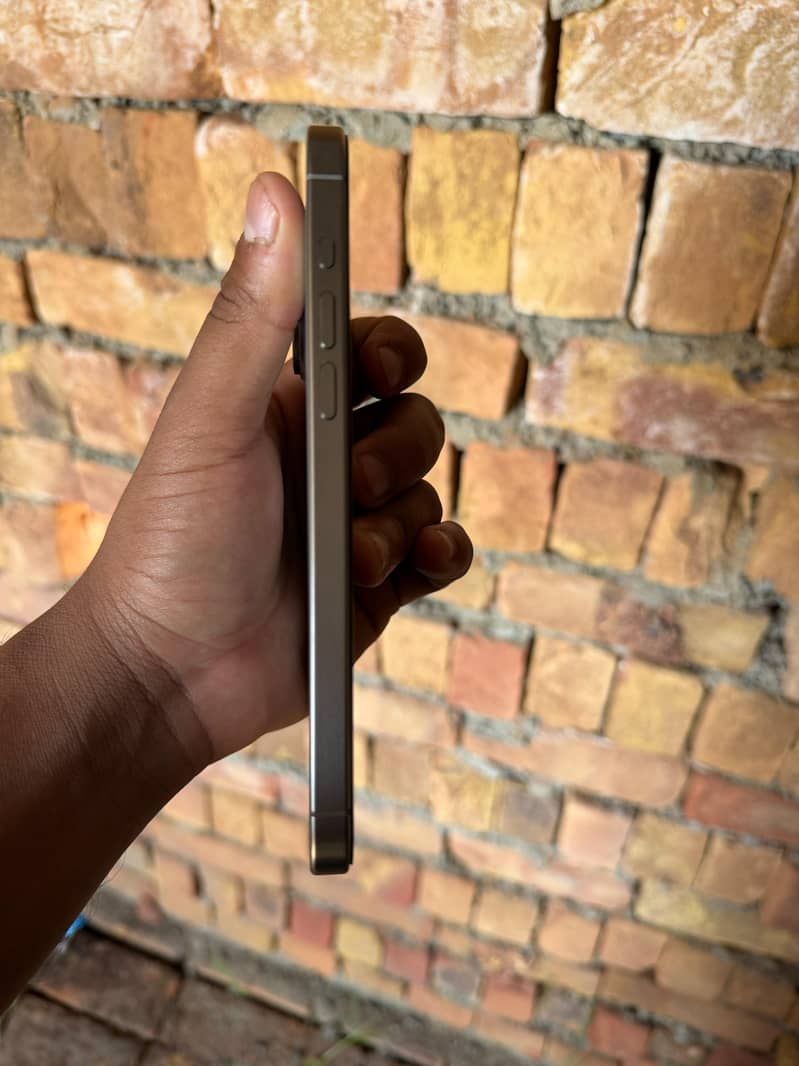 Apple iPhone 15 Pro Max 6