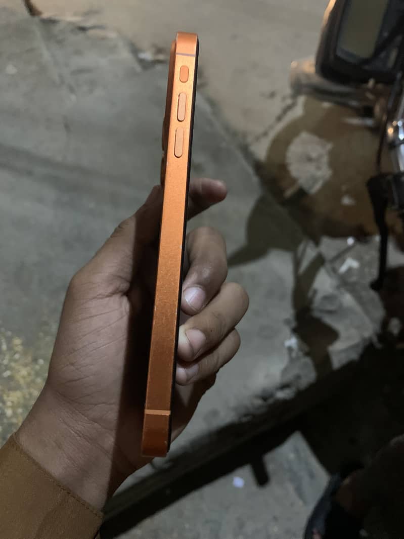 Apple iPhone XR 4
