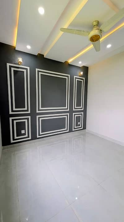 Central Park - Block E 5 Marla House Up For sale