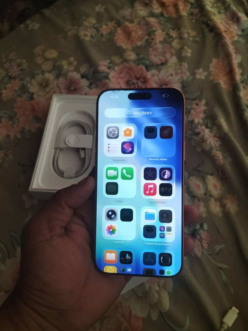 Apple iPhone 17 Pro Max 4