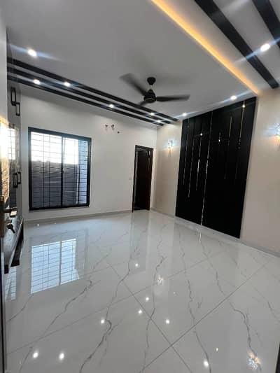 10 Marla House Is Available For sale In Central Park - Block D