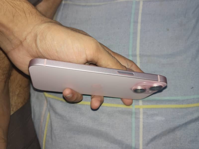 Apple iPhone 15 4