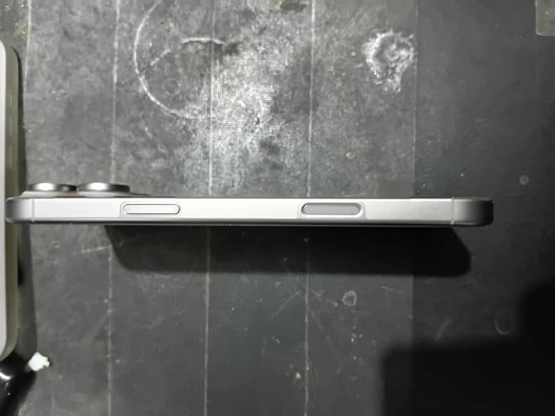Apple iPhone 16 Pro Max 1