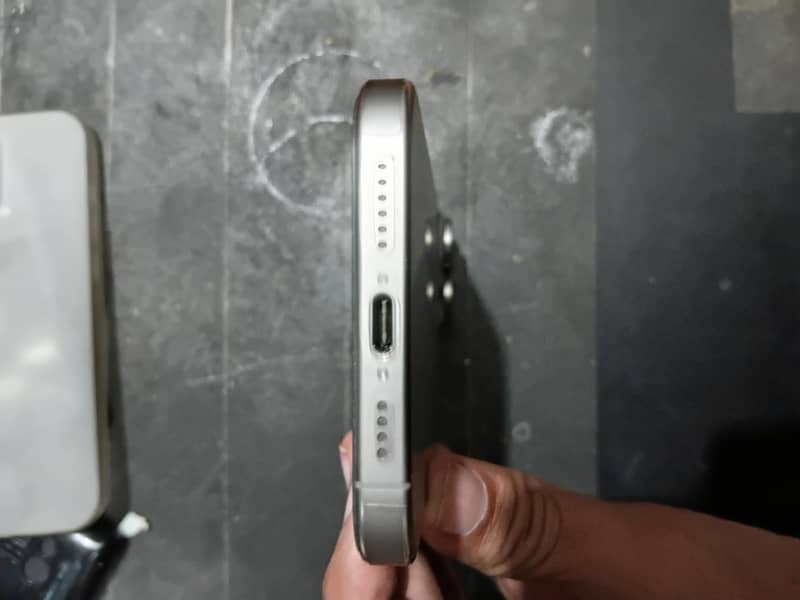 Apple iPhone 16 Pro Max 2