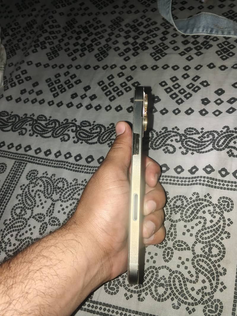 Apple iPhone 12 Pro Max 4