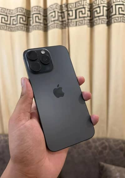 Apple iPhone 15 Pro Max 88% battery health 426 cycle count