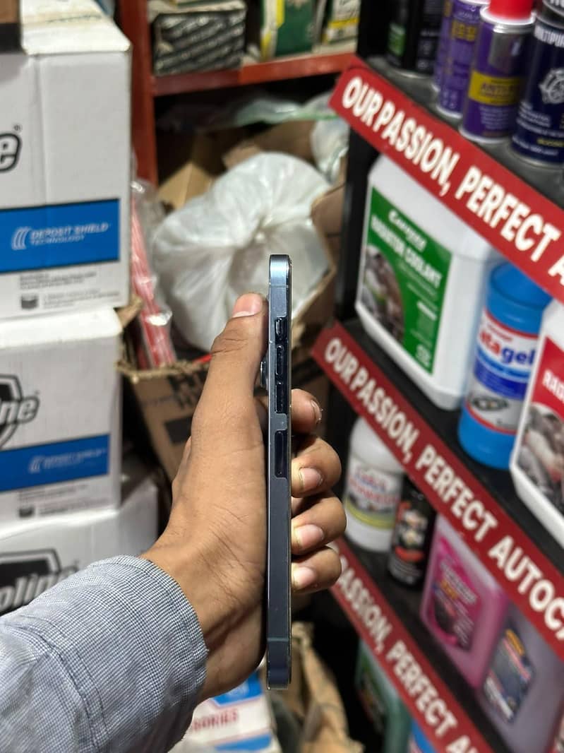Apple iPhone 13 Pro Max 2