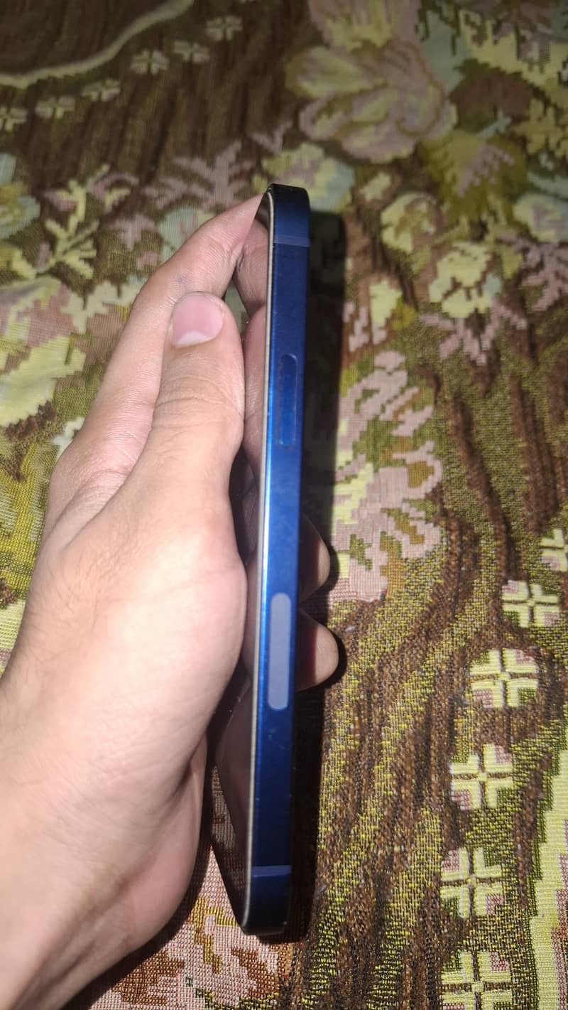 Apple iPhone 12 3